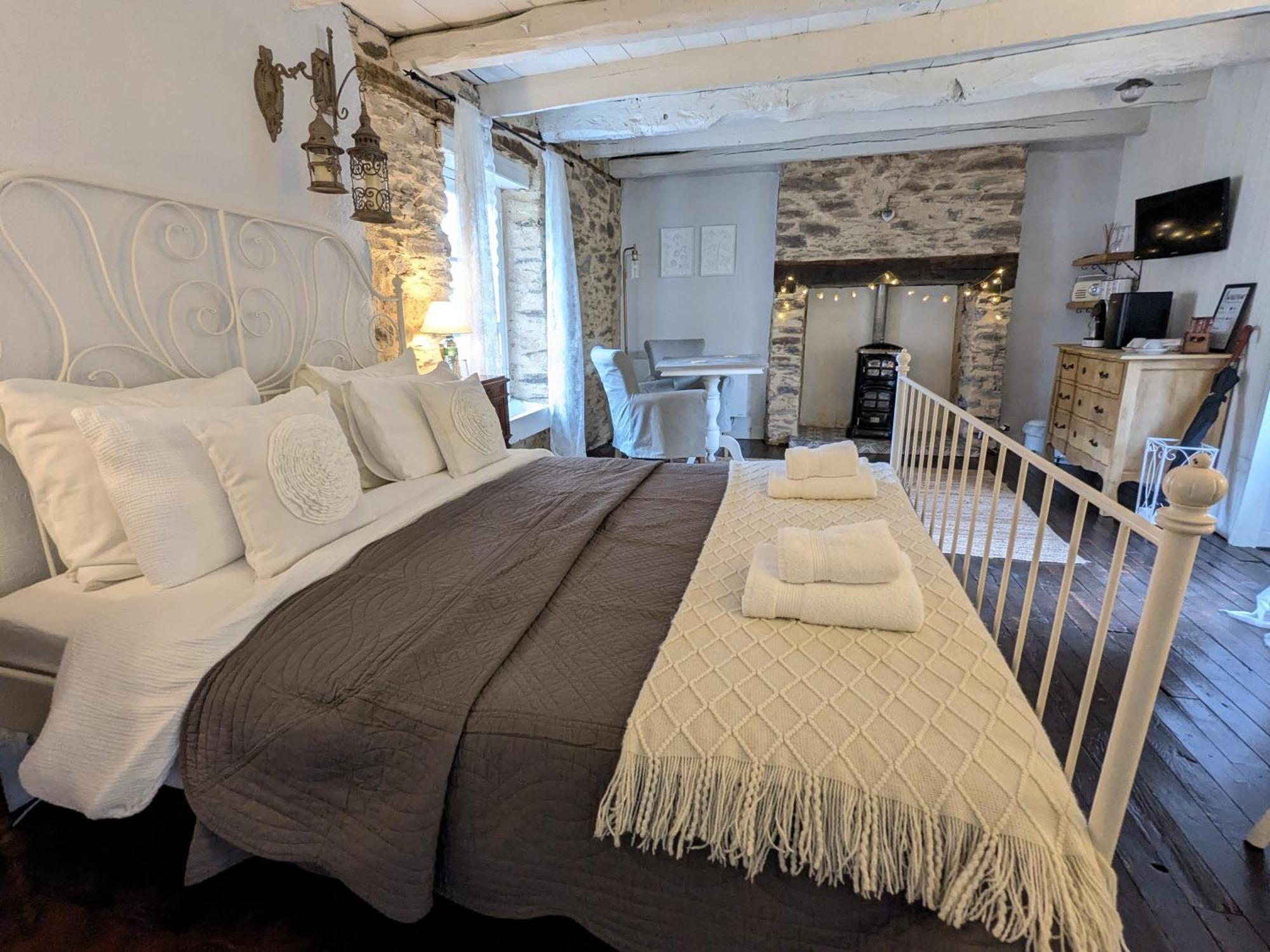 Sous Le Chateau Jumilhac-le-Grand Exteriér fotografie